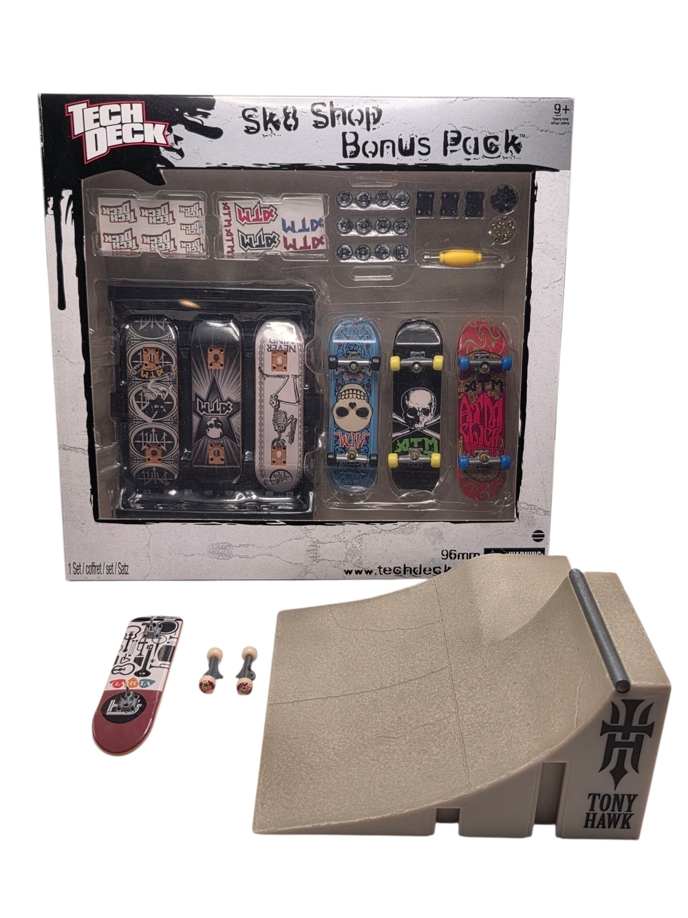 Tech Deck SK8 Shop Bonus Pack 3 Fingerboards w/ Rack 96mm + Ramp & 1 Extra Board